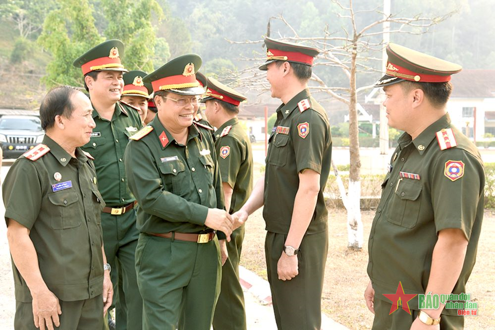 Bộ tư lệnh Quân khu 4 thăm, chúc Tết cổ truyền Bunpimay tại Lào